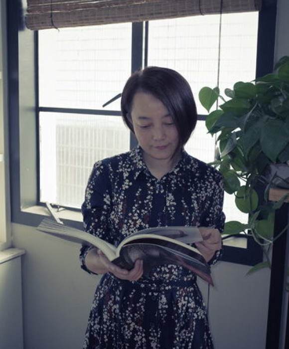 紫砂艺人鲍明亚，工艺美术师