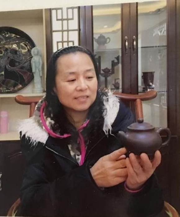 紫砂艺人鲍玉华，工艺美术师