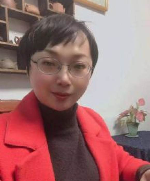 紫砂艺人鲍秋，工艺美术员