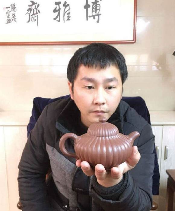 紫砂艺人黄俊锋，助理工艺美术师