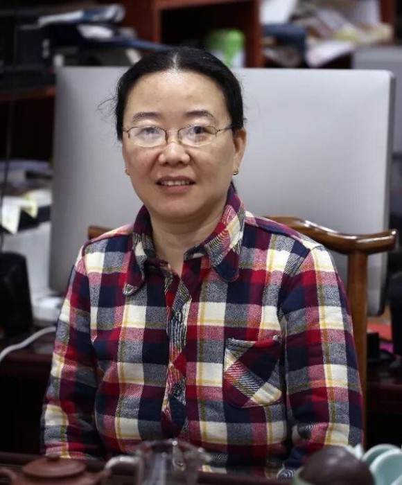 紫砂艺人黄勤，工艺美术师