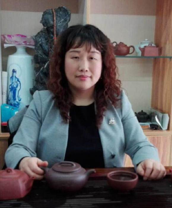 紫砂艺人黄小芬，工艺美术师