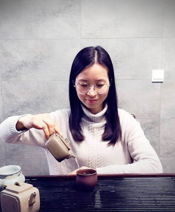 紫砂艺人黄慧贤，工艺美术师