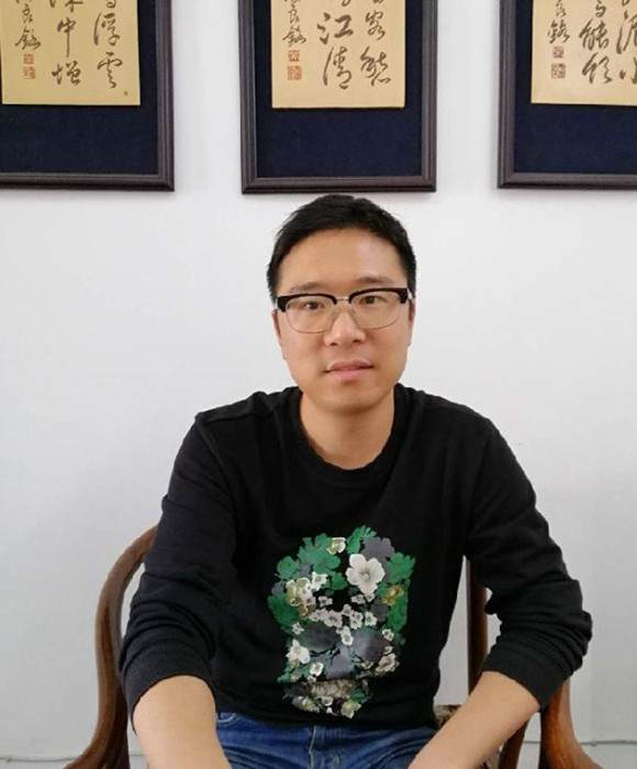 紫砂艺人黄明，助理工艺美术师
