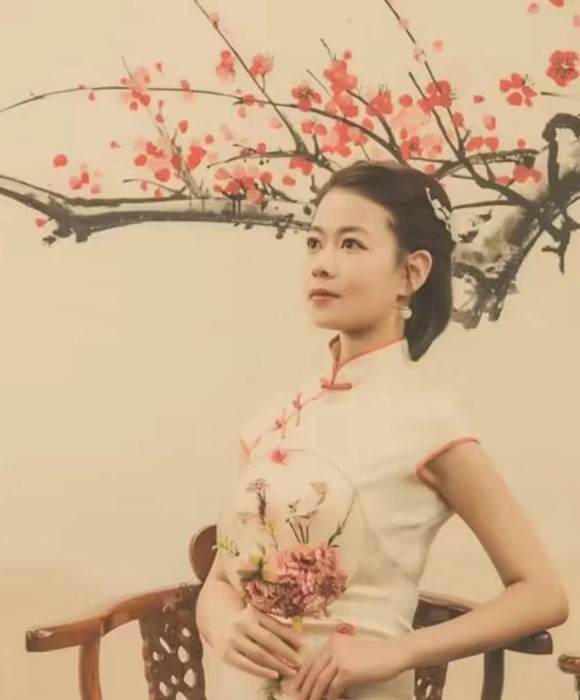 紫砂艺人黄晓，助理工艺美术师
