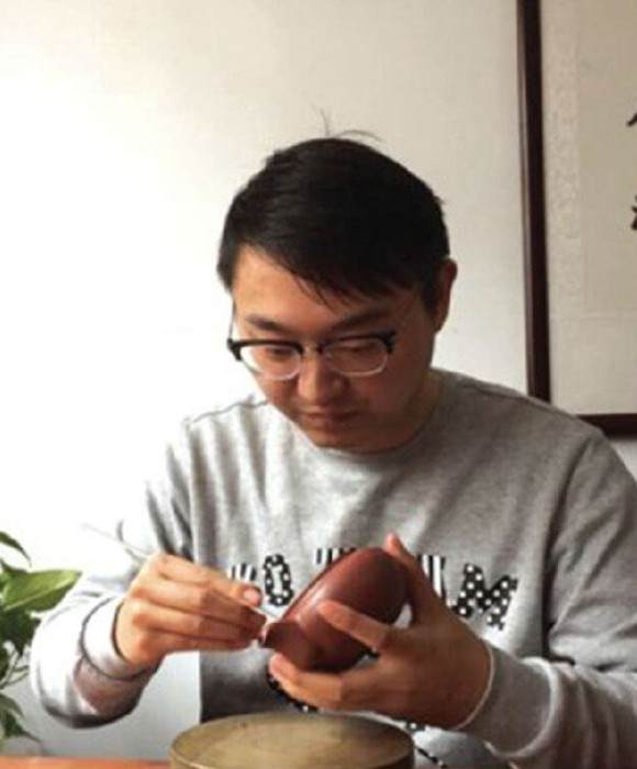 紫砂艺人黄晗，助理工艺美术师