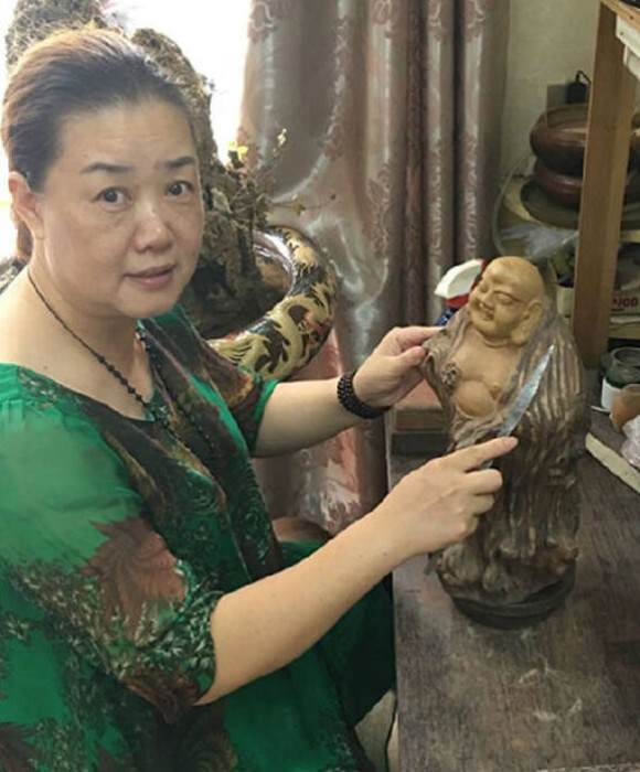 紫砂艺人黄淑英，助理工艺美术师