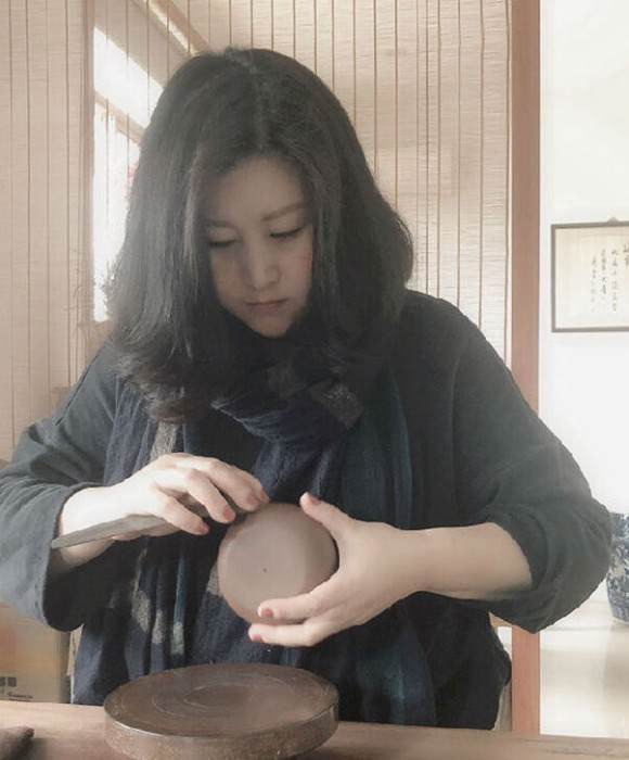 紫砂艺人黄盛梅，助理工艺美术师