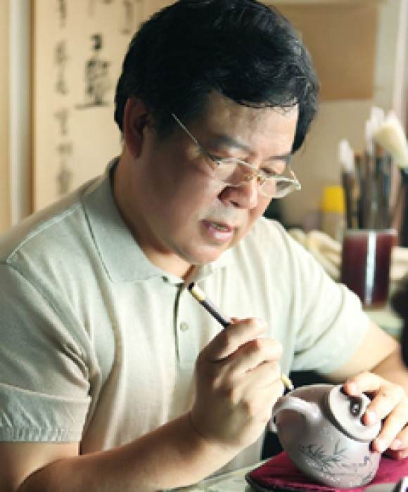 紫砂艺人黄自英，正高级工艺美术师