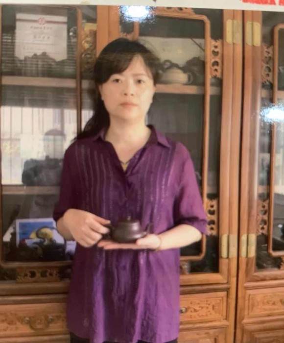 紫砂艺人龚美娟，工艺美术师