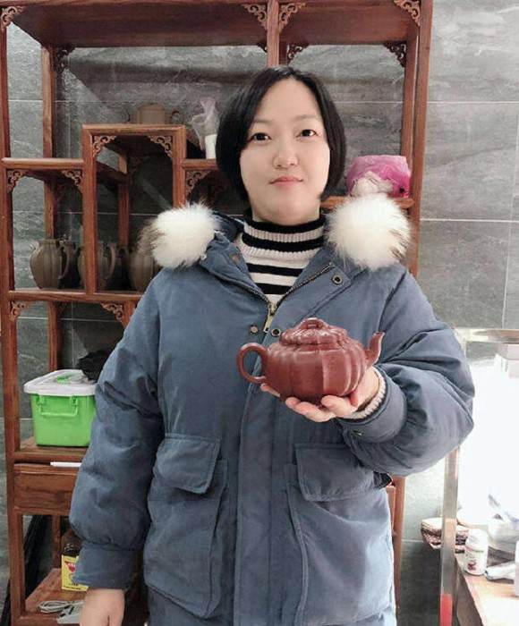 紫砂艺人龚迪，助理工艺美术师